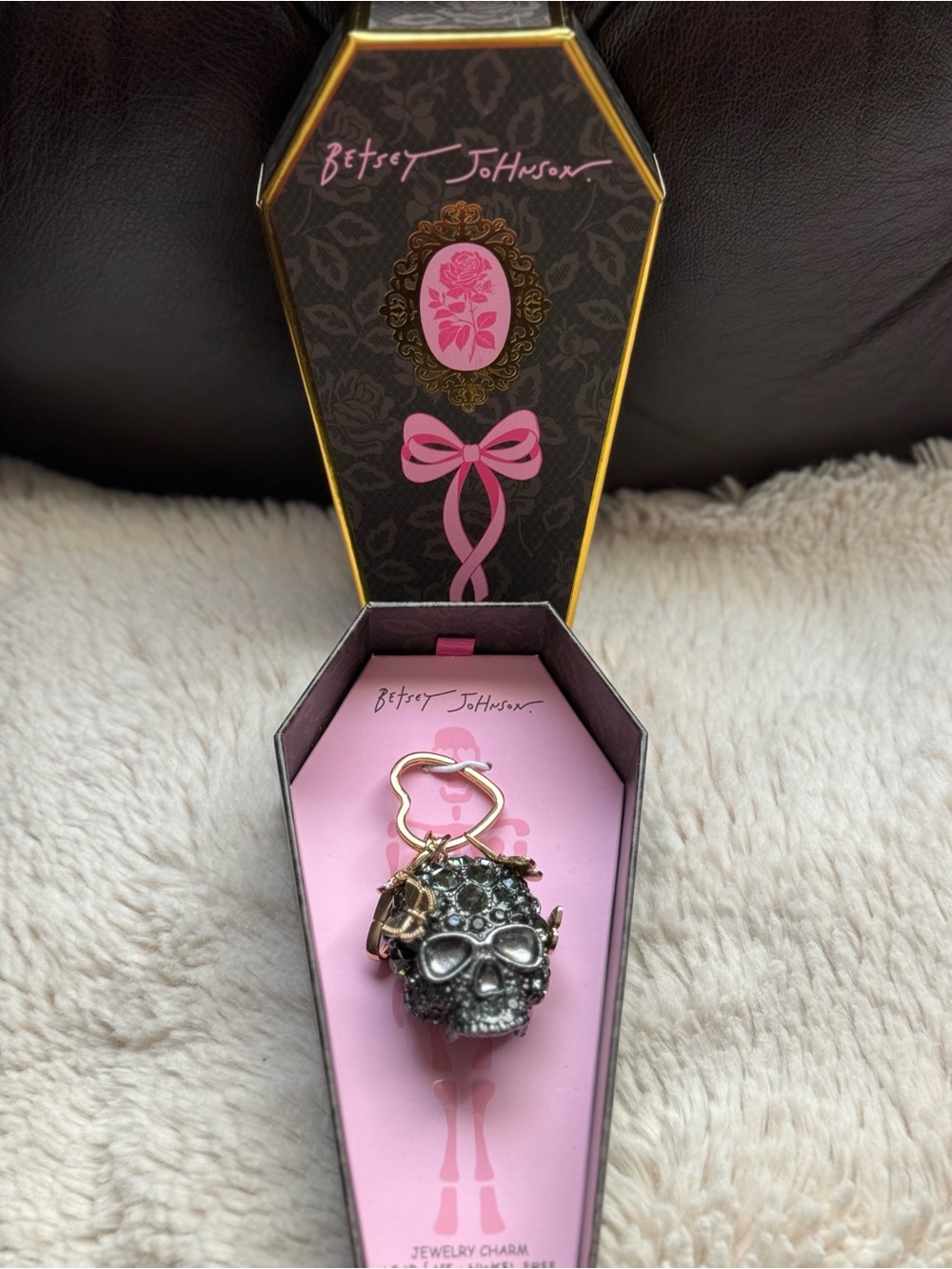 Betsey Johnson NIB Pink & Gunmetal Skull Jewelry Charm for Bag - Picture 3 of 4